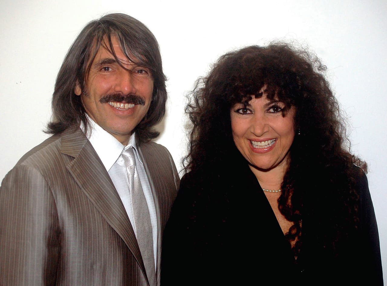 El intérprete compartió cuál ha sido su fórmula para lograr que el amor siga vigente después de tantos años.