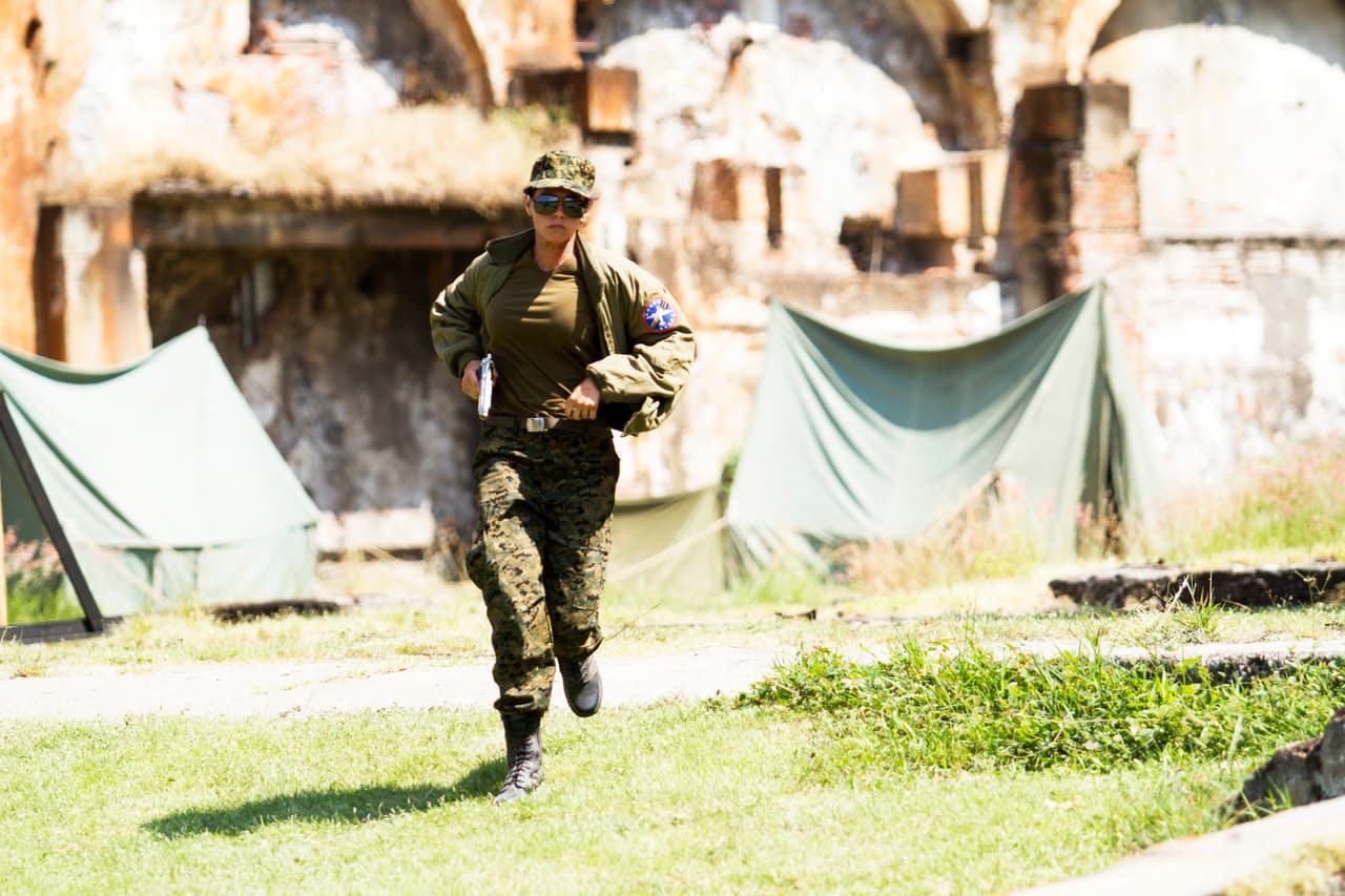 Al ser descubierta, no tuvo otra opción y corrió para salvar su vida.