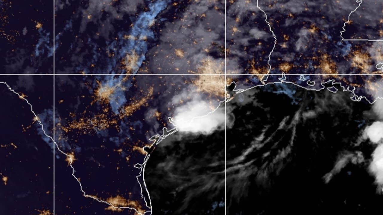 Área de Houston se mantiene vigilante ante el impacto de la tormenta Beta en las próximas horas