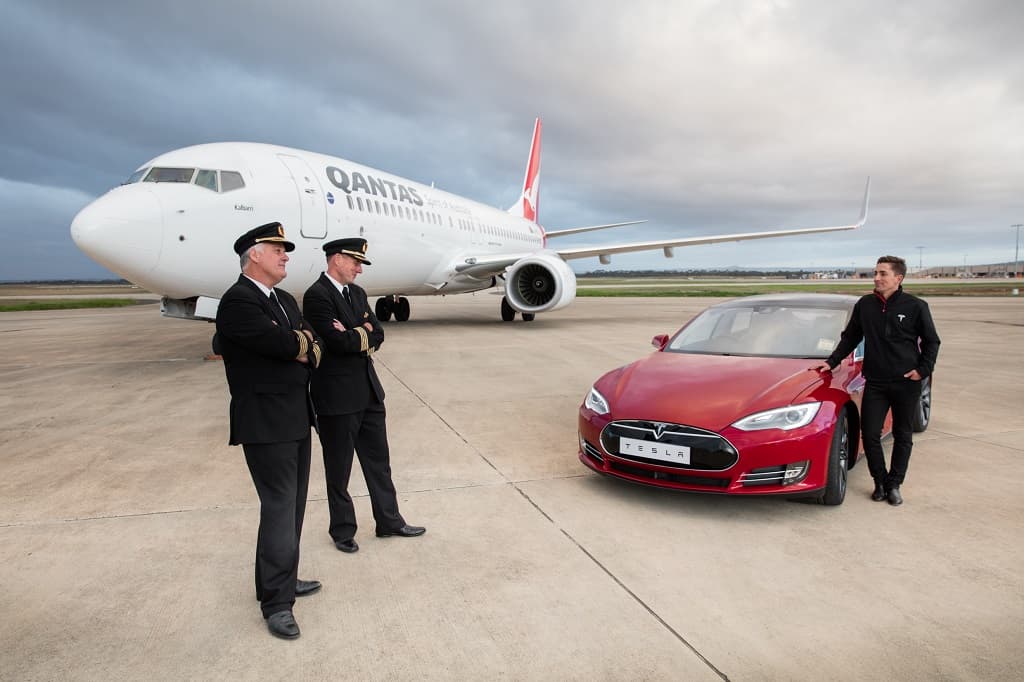 En aquella ocasión
<b> el avión y el auto recorrieron una distancia </b>de 1.8 millas a velocidades mayores de 124 mph. El Tesla Model S salió vencedor de la competencia.