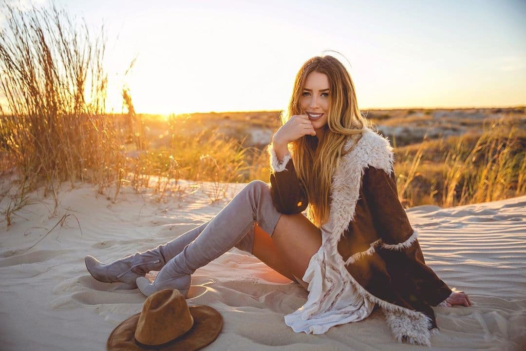 La familia de la cantante de 30 años envió un comunicado a People en el que dijo: "La familia de Kylie Rae Harris recibió el informe de toxicología y
<b>lamenta profundamente que el alcohol haya contribuido</b> a las trágicas muertes de María Elena Cruz y Kylie. Ninguna familia debería tener que soportar la angustia de perder un hijo".