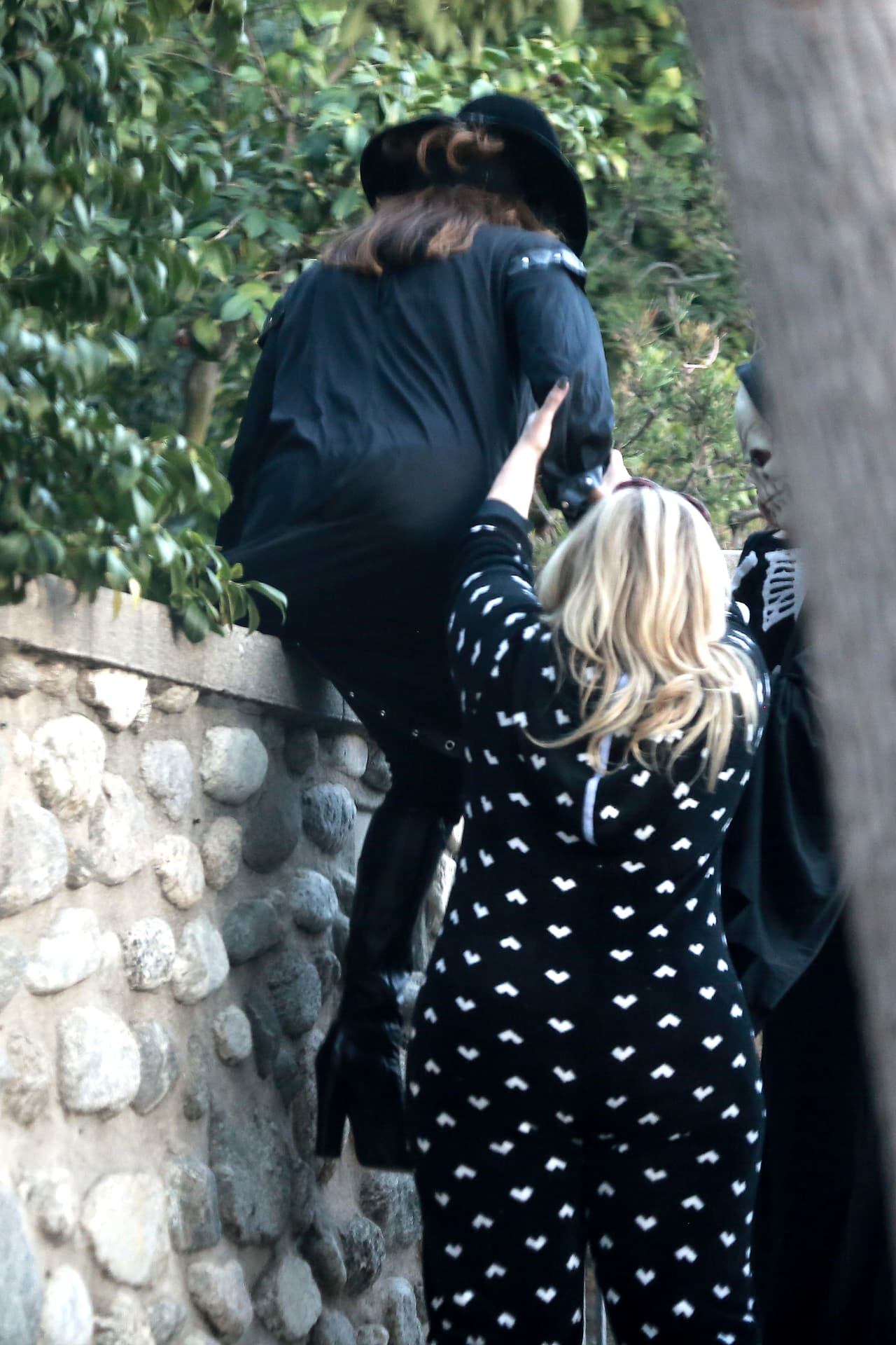 ¡Oops! A saltar la barda...