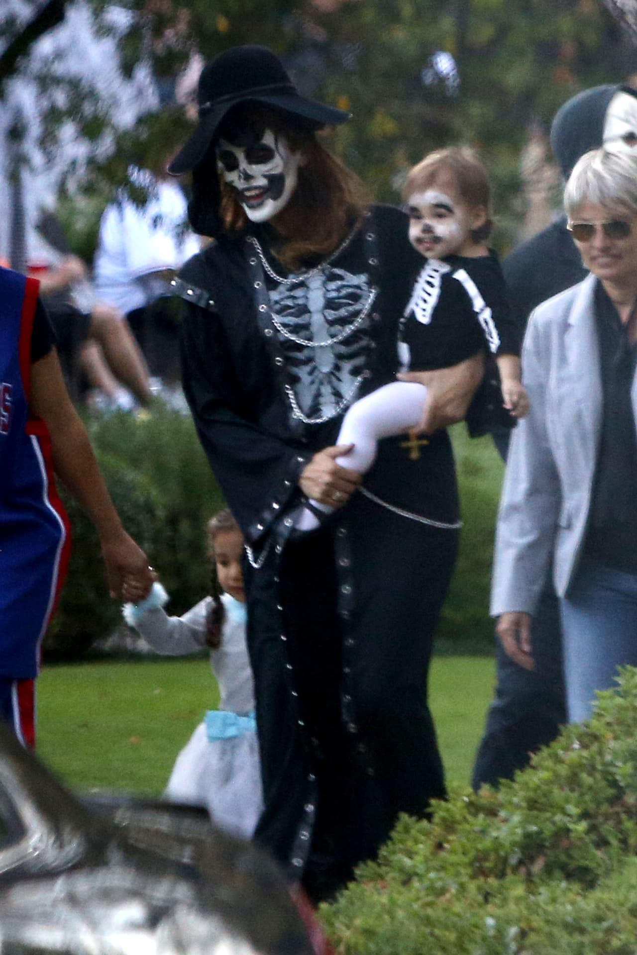 Curiosamente que nos hayan dejado esperar tanto para presentarnos a Esmeralda Amada.