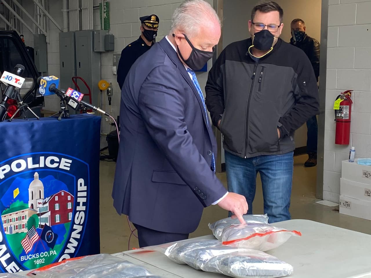 Frederick Harran, director del Departamento de Seguridad Pública en Bensalem, ofrece detalles sobre incautación de 8 kilos de metanfetamina en la ciudad.