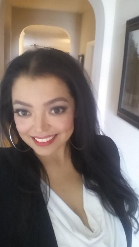 Además de modelo, Chelsi también se desempeñó como actriz y cantante. Lanzó el sencillo 'Dom Da Da' presentado en la película 'The Sweetest Thing' (2002) y participó en 'Playas Ball' (2003), así como la serie 'Due South' (1996).