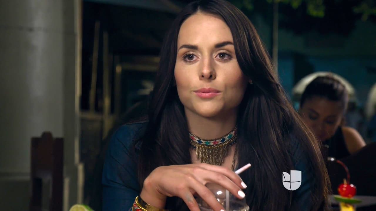 En el gran estreno de 
<b><a href="http://www.univision.com/novelas/mi-marido-tiene-familia">'Mi marido tiene familia'</a></b>, conocimos a la bella 
<b><a href="http://www.univision.com/novelas/mi-marido-tiene-familia/zuria-vega-es-julieta-en-mi-marido-tiene-familia">Julieta</a></b>, una destacada profesionista y vicepresidenta de una importante tienda de ropa.