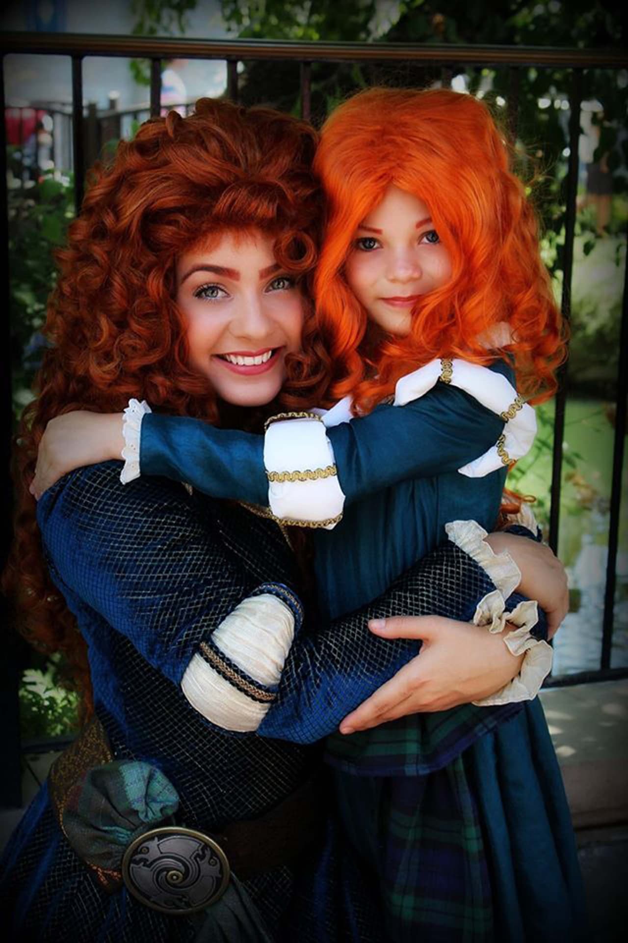 Las personas aprovechan para hacerse selfies con ella.