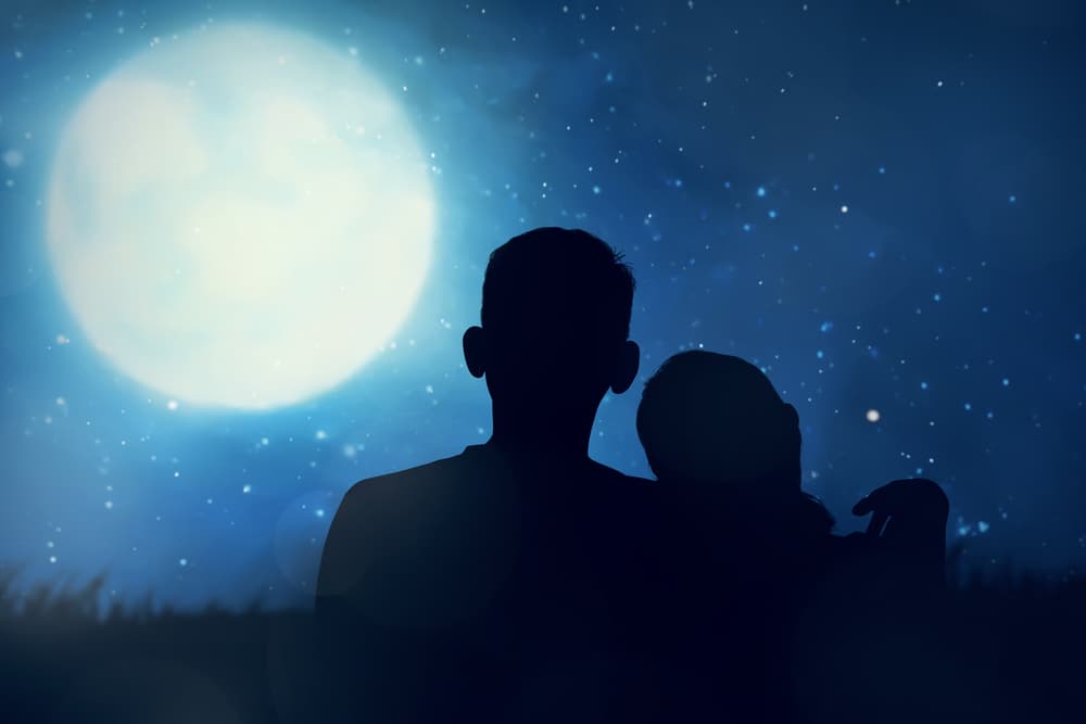 <b><u>El plenilunio y el amor</u></b>
<br>¿Tienes pareja?
<br>Los que tienen pareja se sentirán más unidos a esa persona es el tiempo de revivir una luna de miel, de la escapada romántica a la luz de la Luna, de la intensidad sexual y pasional.
<br>