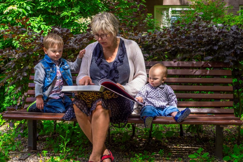 Lecciones de lectura para tu bebé en el parque