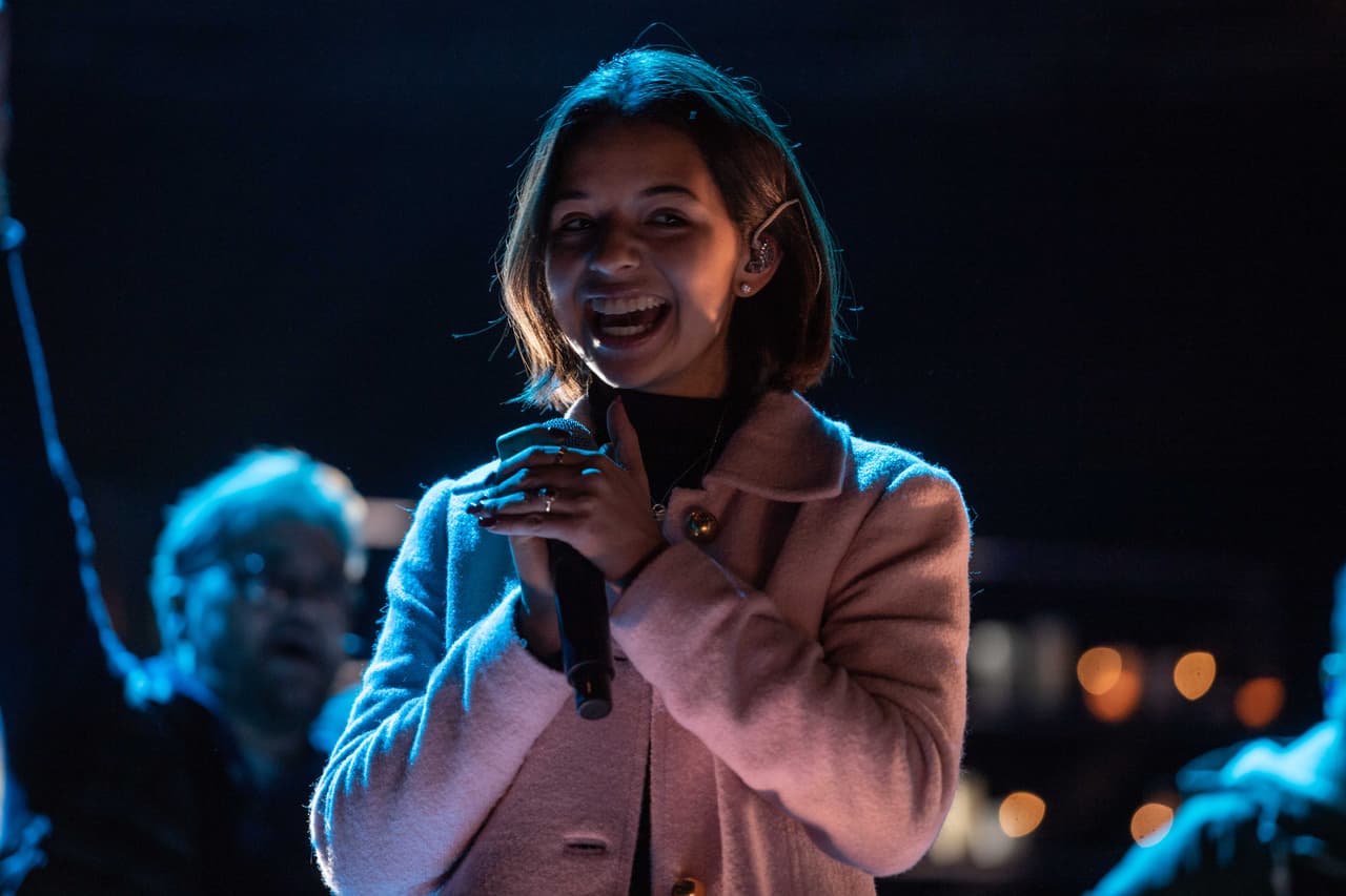 Ángela Aguilar, la joven de 15 años nominada a dos Latin GRAMMY, estremeció con su interpretación de 'La llorona' que no puedes perderte este jueves 15 de noviembre, durante la entrega 19 de los premios más importantes de la música latina.