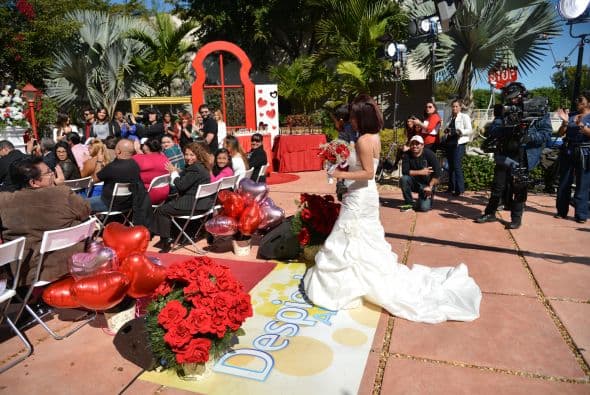 De la manera más tierna, vimos desfliar a Jennifer, llevando en brazos su hijo.