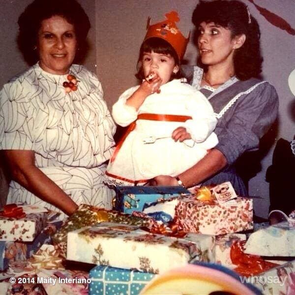 Maity con Mami y su "Mamaita" celebrando su cumpleaños #2. Estar lejos de ellos no ha sido nada fácil.