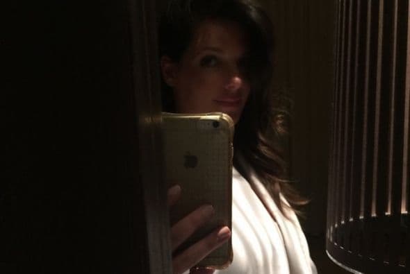 Y la periodista no podría lucir más hermosa.