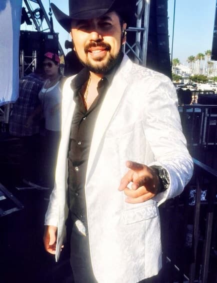 Fidel Rueda fue otro de los músicos que se subió a la tarima y recordó a Jenni.