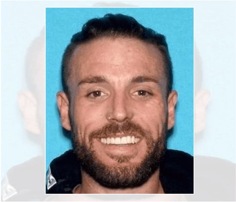 El cuerpo de Adrián Darren Bonar, de 34 años fue encontrado en un carro abandonado en un costado de la vía cerca de la autopista estatal 91, informó el Departamento de Policía de Anaheim.