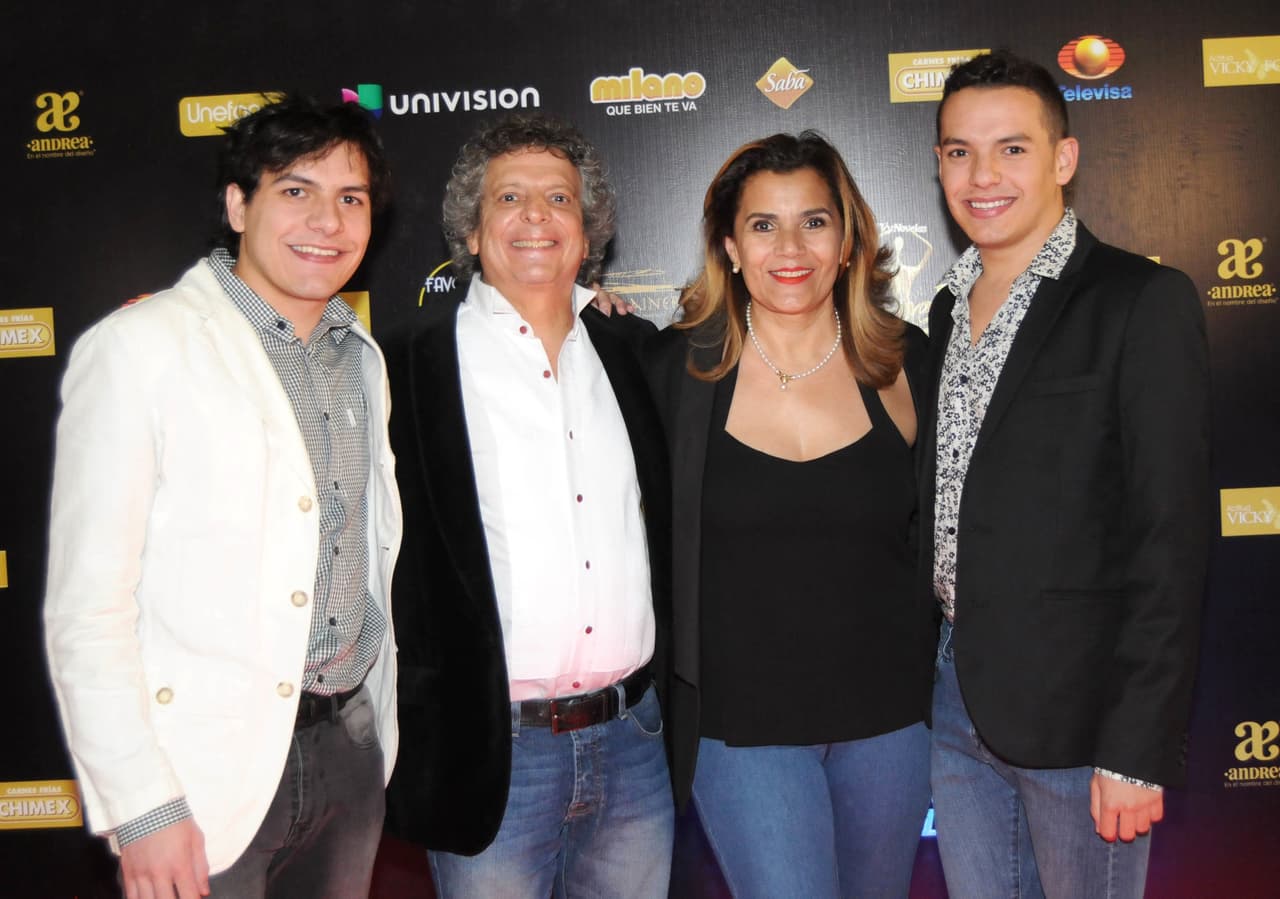 César Bono y Patricia Castro se casaron el 12 de julio de 1998. Son padres de César Jr. y Leonardo.