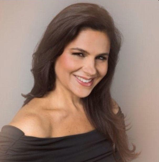 ¿Cuál es tu telenovela favorita de Mónika Sánchez? No te la pierdas en el final de Tres Veces Ana este 24 de octubre por Univision.