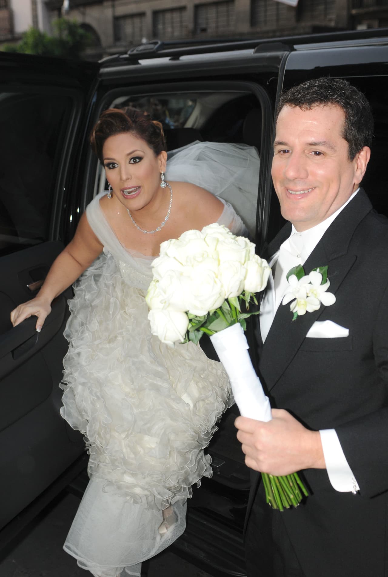 Angélica Vale, de 44 años, y Otto Padrón, de 56, se casaron el
<b><a href="https://www.univision.com/estilo-de-vida/bodas/la-boda-de-angelica-vale" target="_blank">19 de febrero de 2011</a></b> en la Ciudad de México.