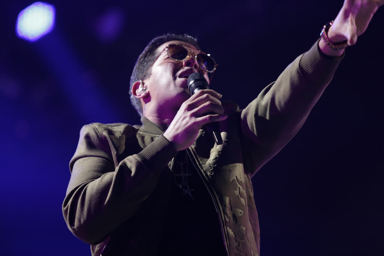 Él inició su carrera musical en la primera década del año 2005 como miembro del dúo Arcángel & De la Guetto.