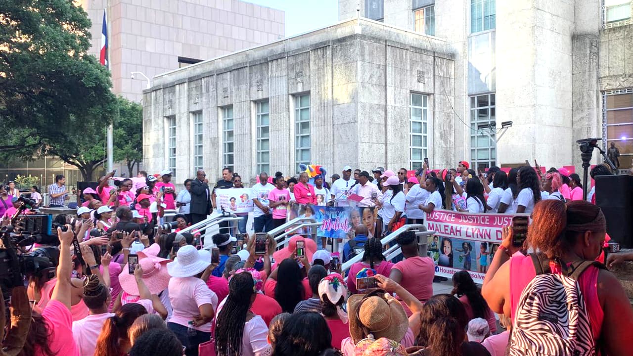 Turner agradeció a la comunidad por pronunciarse a favor de Maleah y pedir justicia, pero recordó que hay que tomar acción para proteger a otros niños que pueden estar siendo maltratados o son víctimas de negligencia.