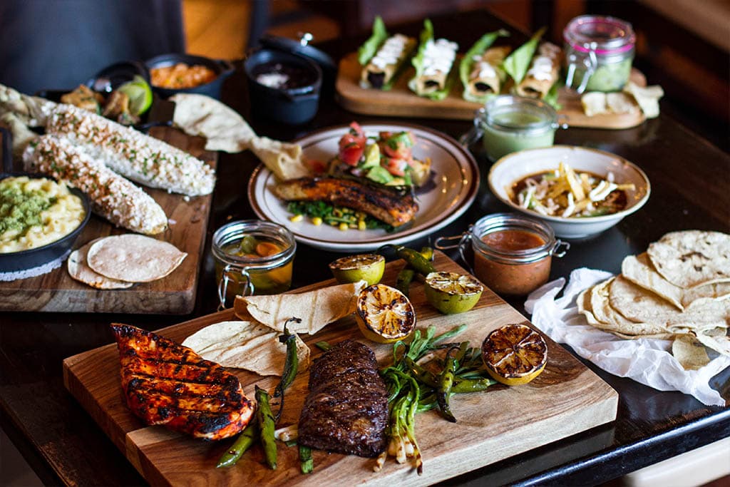 <b><a href="https://www.joseandsons.com/">Número 6: Jose and Sons (4112 Pleasant Valley Rd Raleigh, NC 27612)</a></b>. Se precian de servir “comida reconfortante que celebra las raíces mexicanas de nuestros antepasados y las vibrantes tradiciones culinarias del vecindario”.