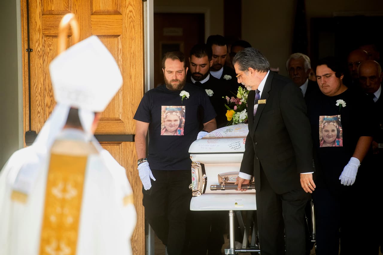 En la Iglesia de Nuestra Señora de Guadalupe, en San José, comenzaron este martes las honras fúnebres para despedir a la menor, quien este sábado 3 de agosto 
<a href="https://www.univision.com/local/san-francisco-kdtv/dos-ninos-y-un-recien-graduado-estas-son-las-victimas-del-mas-reciente-tiroteo-masivo-en-california-fotos-fotos" target="_blank">habría cumplido 14 años.</a>