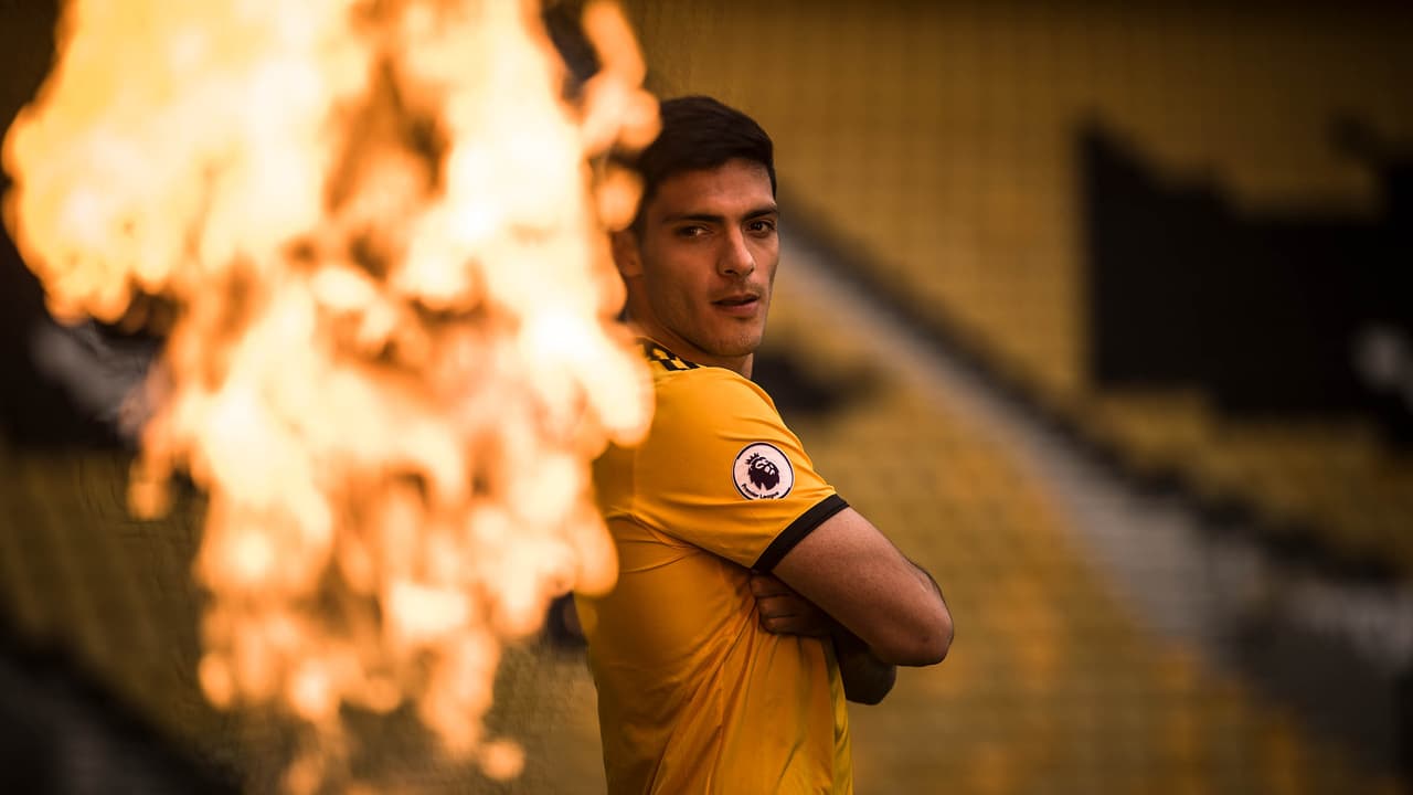 "Es un honor para mí ser parte de manera definitiva del equipo. Estoy muy contento por esta transferencia y siento que estar en los Wolves me queda bien", aseguró el mexicano.