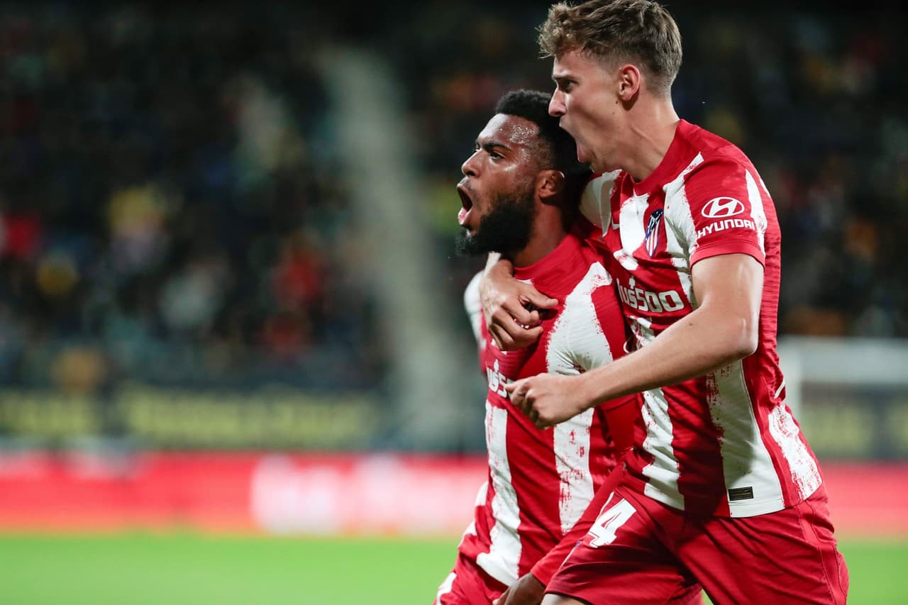 Atletico de Madrid golea a Cádiz 4-1 con anotaciones de Lemar, Griezmann, Correa y Cunha durante la décima Jornada de La Liga. Los Colchoneros son segundo lugar de la tabla.