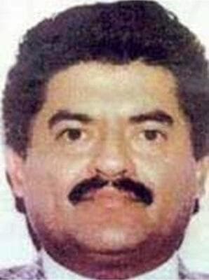 <h3 class="cms-H3-H3">Juan José Esparragoza Moreno</h3>
<br>
<h3 class="cms-H3-H3">($5 millones)</h3>
<br>
<br>Mejor conocido como 'El Azul',
<b>la agencia considera a este narcotraficante mexicano como uno de los líderes del <a href="https://www.univision.com/temas/cartel-de-sinaloa">Cártel de Sinaloa</a></b>, a pesar de los rumores -nunca comprobados- de que falleció en 2014.
<br>
<br>El FBI considera a Esparragoza como responsable de la importación de
<b>más de 14 toneladas de marihuana a Estados Unidos. </b>