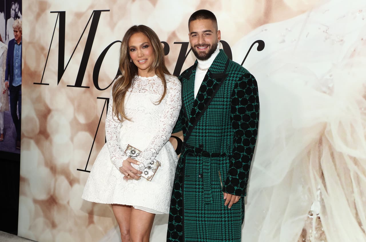 <b>JLo</b> impactó de nueva cuenta con su aparición por la alfombra roja durante el estreno de la película 'Marry me'.