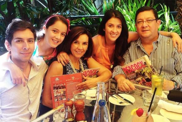 El padre de Maity es el consentido de la casa.