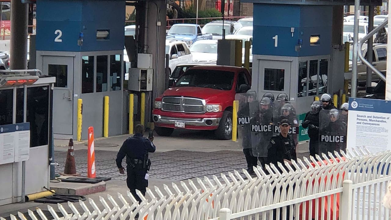 Autoridades fronterizas de Arizona se preparan ante posibles disturbios por la llegada de la caravana migrante