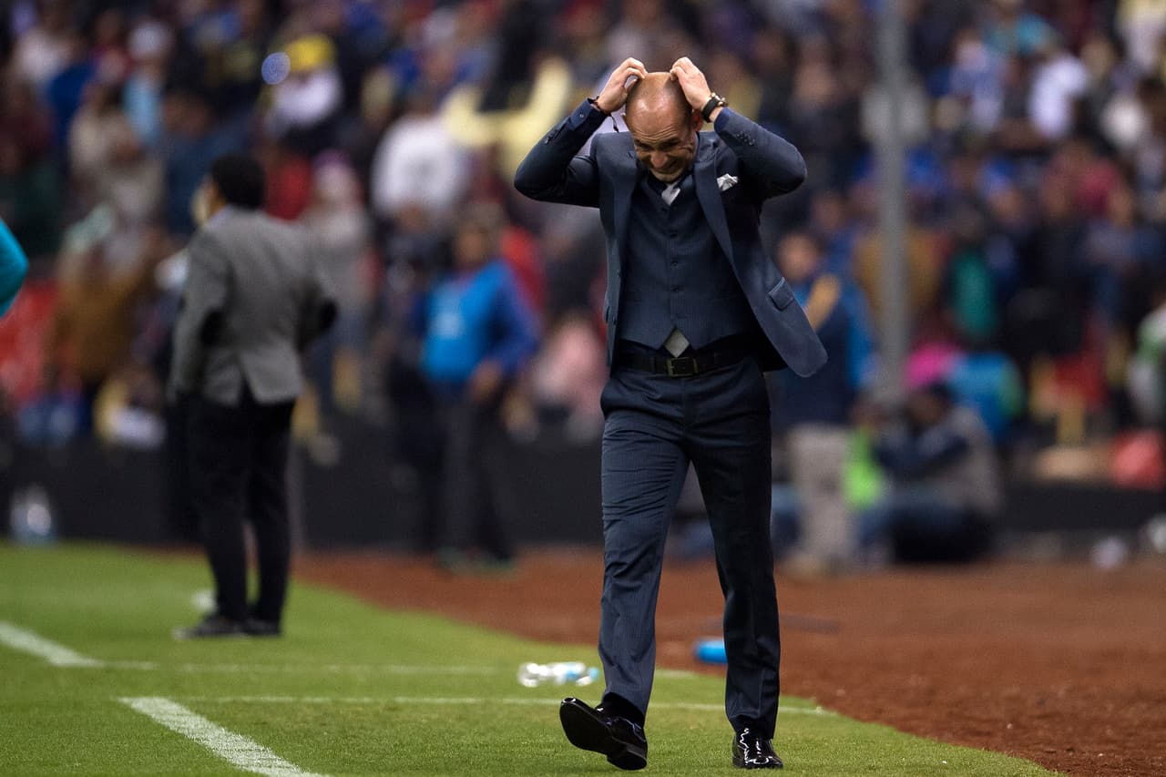 Revive las mejores postales del director técnico español Paco jémez, en su paso por el futbol mexicano con el Cruz Azul.