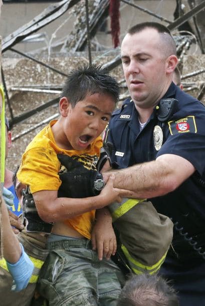No obtante, debido a as labores de rescate de las autoridades y de voluntarios residentes lograron rescatar a muchos con vida.