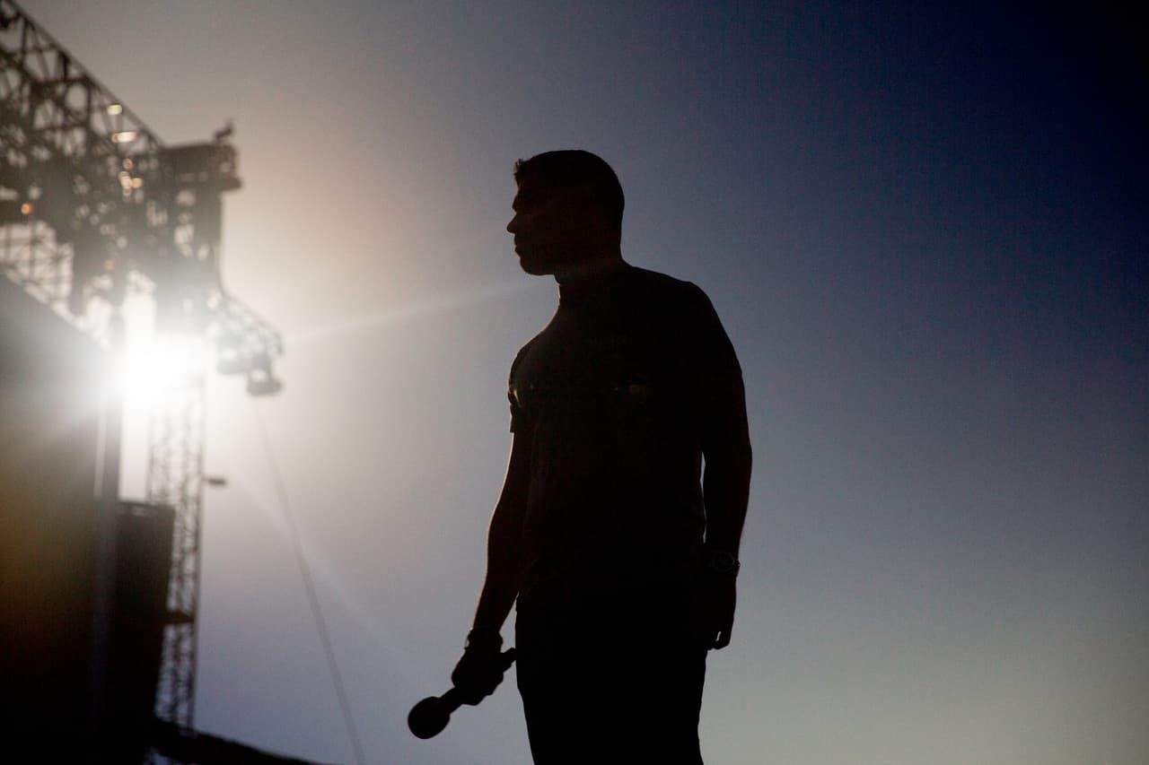 Wilmer Valderrama se hizo presente en el concierto para recordarnos la importancia de ser y sentirse un inmigrante. Foto: David Maris.