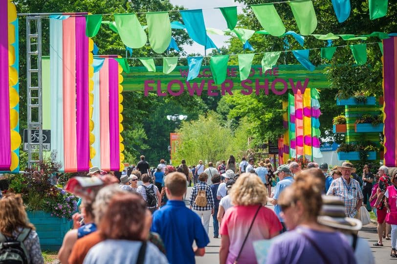 <b><a href="https://phsonline.org/the-flower-show">The PHS Philadelphia Flower Show at FDR Park (11 al 19 de junio)</a></b>. El evento hortícola más antiguo del país regresa al aire libre por segunda vez en sus 193 años de historia.