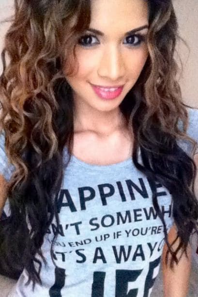 A través de las famosas fotos 'selfies' es como nuestra reina mantiene una estrecha relación con sus seguidores. Este tipo de fotos se han convertido en un fenómeno y no hay quién no se haya tomado una. Ahora puedes subir la tuya con el hashtag #NBLselfie para ganar un kit de belleza, los detalles aquí