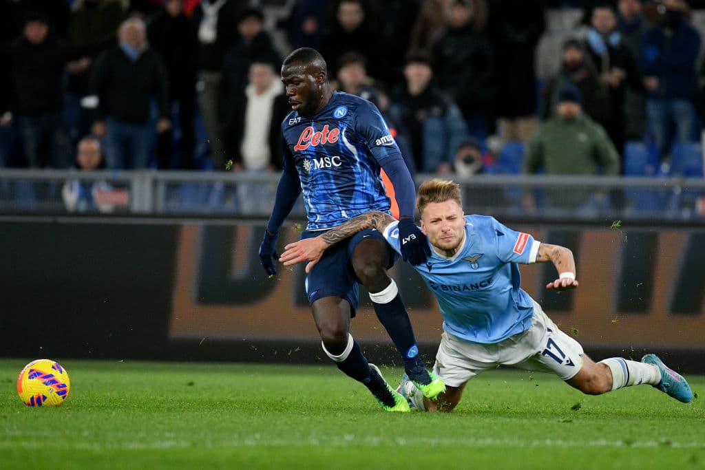 Napoli se impone a la Lazio con marcador de 2-1, durante la J27 en la Serie A. Lorenzo Insigne y Fabián Ruiz Peña le dieron el triunfo a los visitantes, mientra que Pedro fue el autor del unico tanto para los locales.