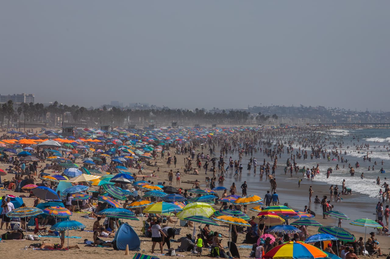 Sin embargo, además del mortal calor, el
<a href="https://www.univision.com/local/los-angeles-kmex/coronavirus/mapa-coronavirus">coronavirus</a> sigue siendo una amenaza para la región que no sede el sitial como el epicentro de la pandemia en el estado.
