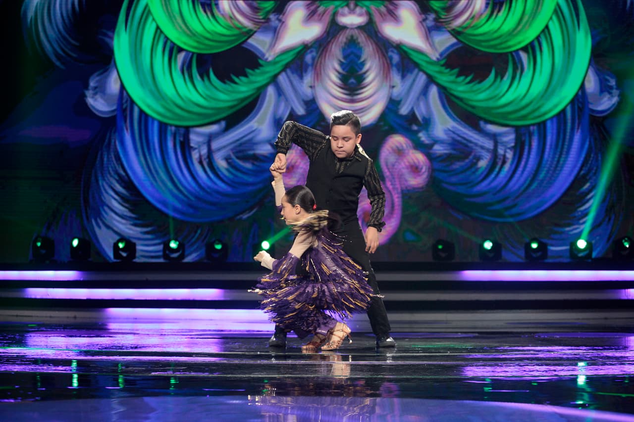 El desempeño de la pareja comenzó a ser notorio esa noche. Su coordinación y técnica fue elogiada por los jueces.