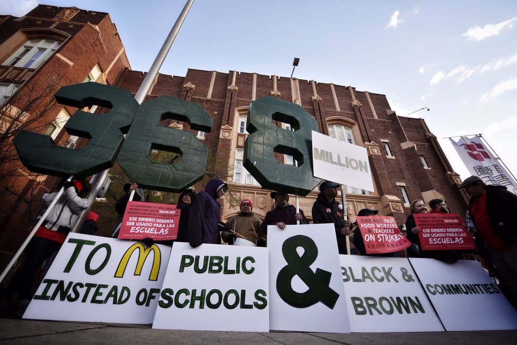 Ya arrancó el paro laboral de un día de los maestros de Chicago.