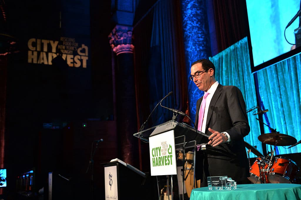 <span class="cms-h3-H3"><b>Steven Mnuchin</b></span>
<br>Financista de campañas republicanas y banquero veterano de Wall Street, amasó millones de dólares trabajando para la gigante Goldman Sachs. Trabaja como director ejecutivo de la empresa de inversión privada Dune Capital Management.