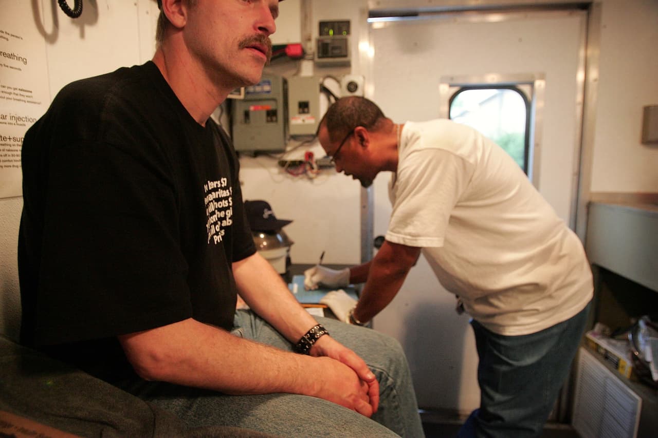 EEUU flexibiliza restricciones que impedían a los gays donar sangre