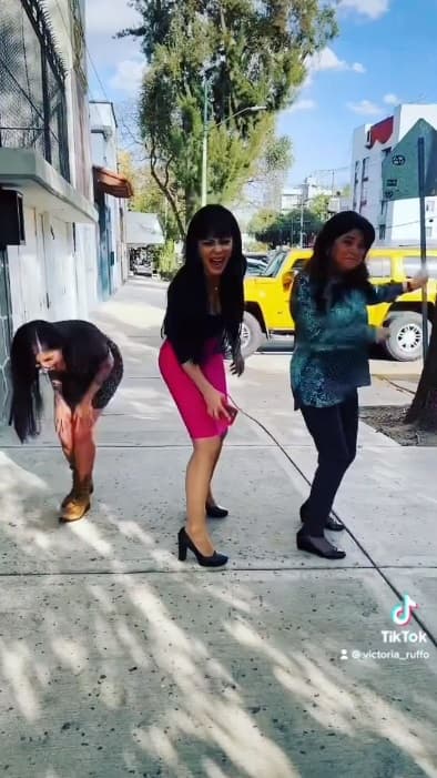 "Yo digo que
<b> tengo el ritmo en las orejas</b>", reconoció sin tapujos.
<br>