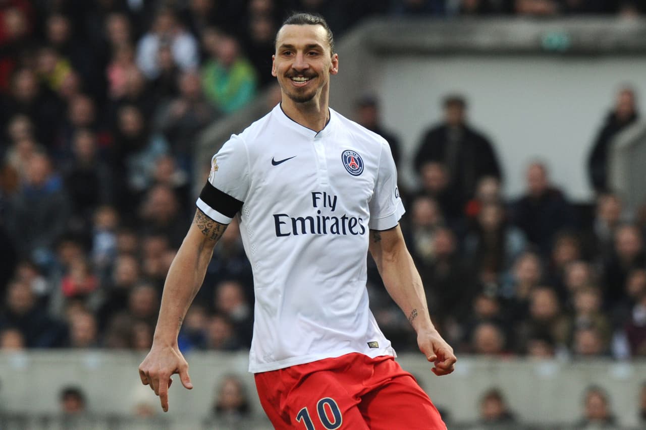 Zlatan Ibrahimovic da la bienvenida a Ángel di María al PSG