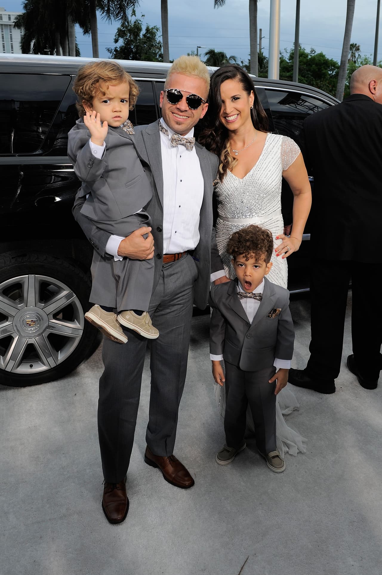 Ha pasado solo una semana de que ella 
<b><a href="https://www.univision.com/famosos/el-emotivo-video-con-el-que-nacho-confirma-que-esta-separado-de-la-madre-de-tres-de-sus-hijos-video" target="_blank">confirmó la ruptura</a></b> con el cantante y ya recibe este tipo de proposiciones en una suerte de apoyo por parte de sus fans.