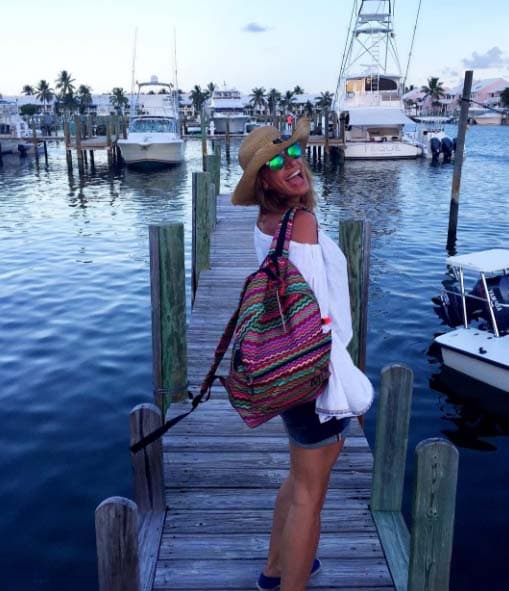 Lili está disfrutando al máximo sus merecidas vacaciones.