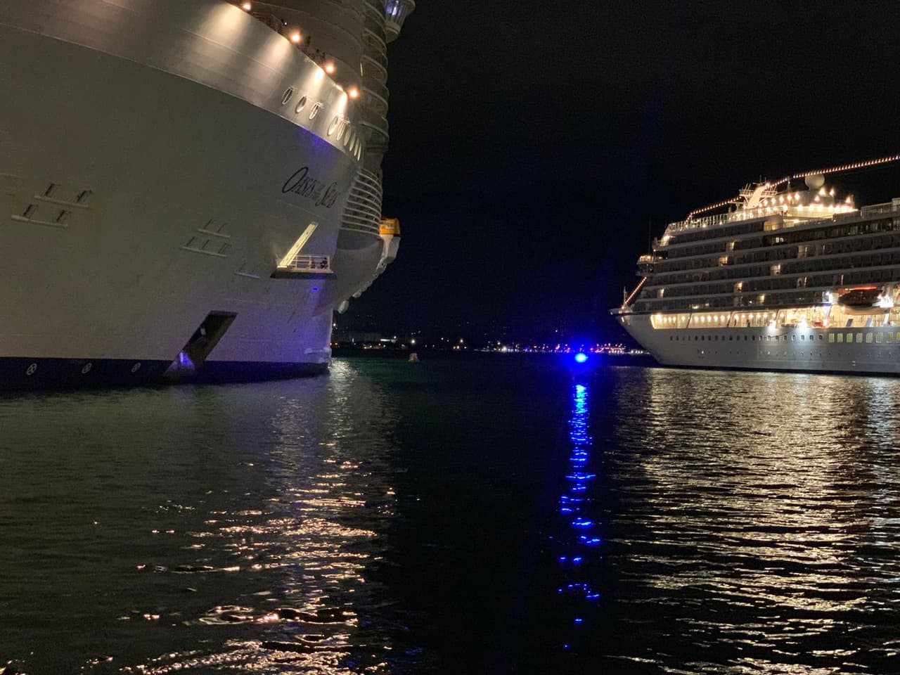 Autoridades buscan dar con una persona que cayó de un crucero en San Juan