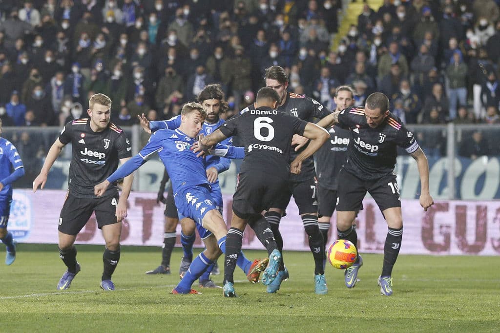 Dusan Vlahovic destaca con dos anotaciones en la victoria 2-3 sobre el Empoli y Bologna empata 1-1 con Salernitana.