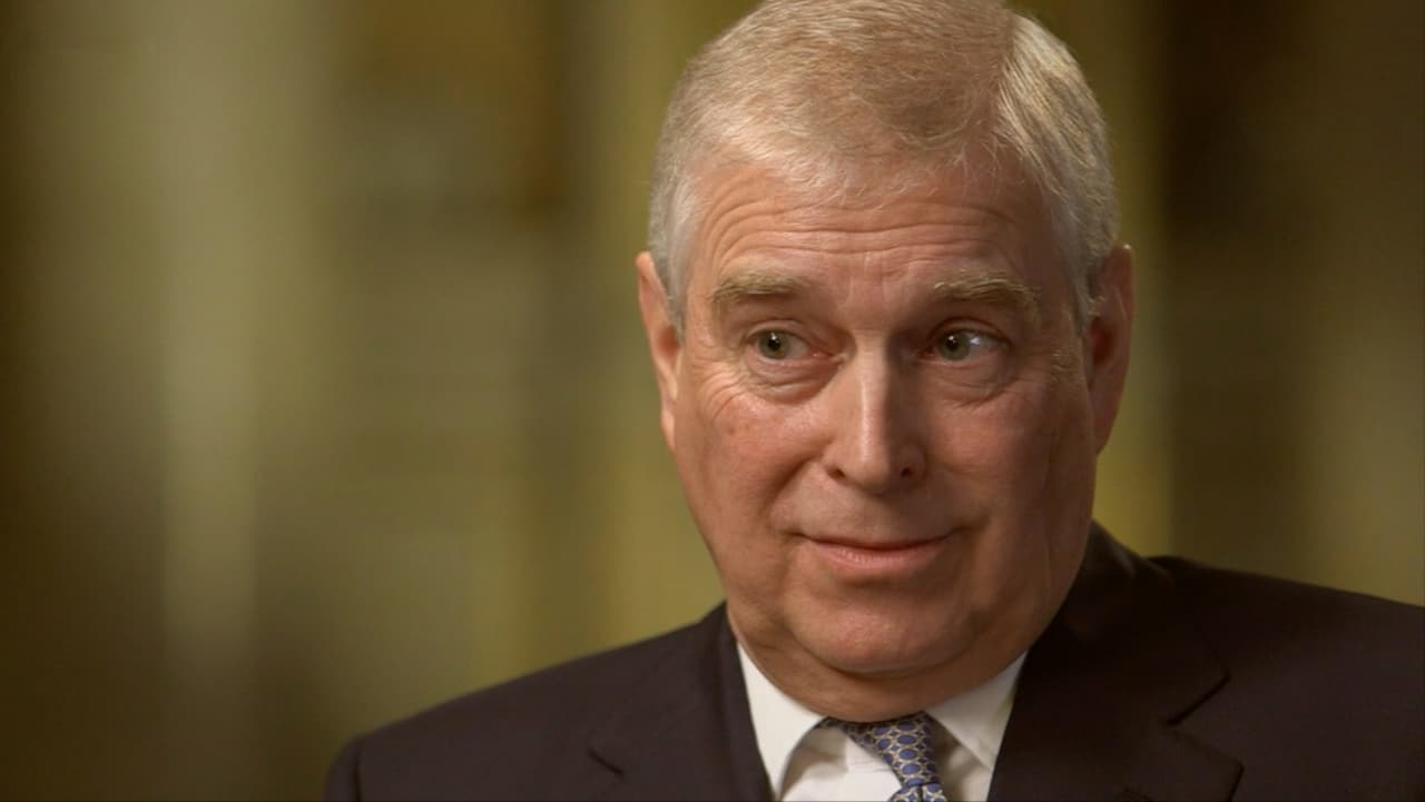 "No fue un intento de derribar a la realeza, solo una oportunidad de entender la historia", explicó para Radio Times.
<br>